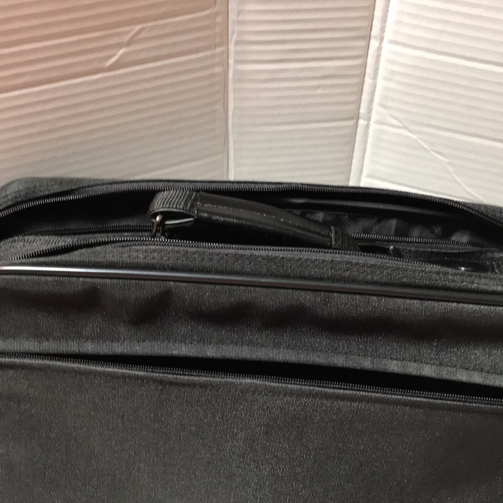 New! Overnight/business luggage - Picture 8 of 11